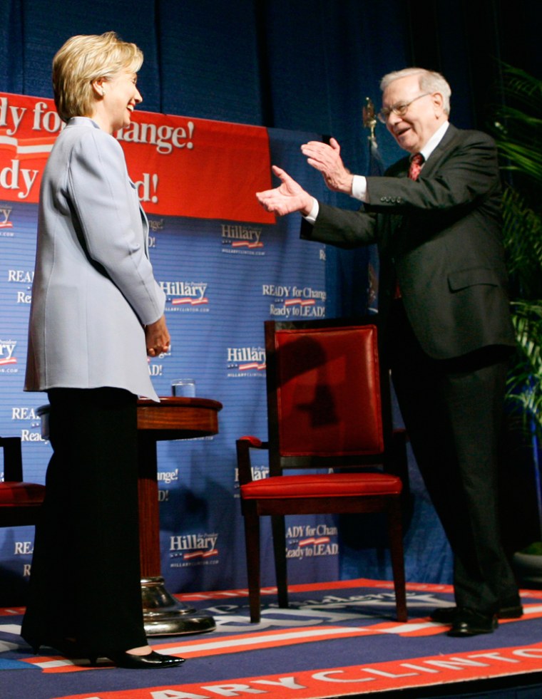 Hillary Clinton and Warren Buffet at fundraiser even in New York