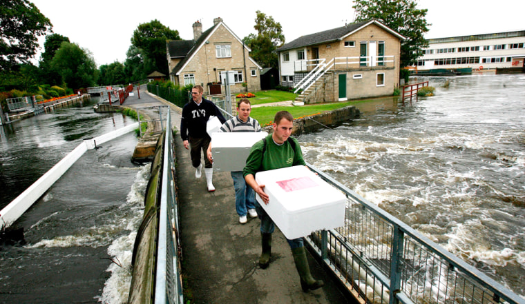 Floods threaten Oxford