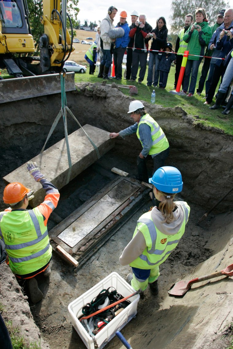 Archaeologists exhume the body of a Viking queen at the Oseberg mound in Norway
