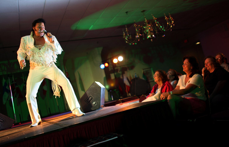 Elvis Fans Flock To Memphis For 30th Anniversary Of The Kings Death