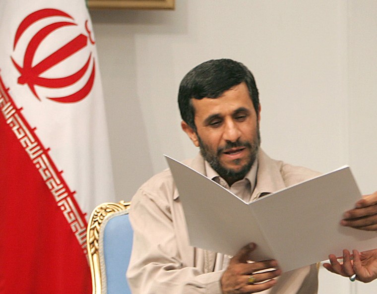 Iranian President Mahmoud Ahmadinejad (L