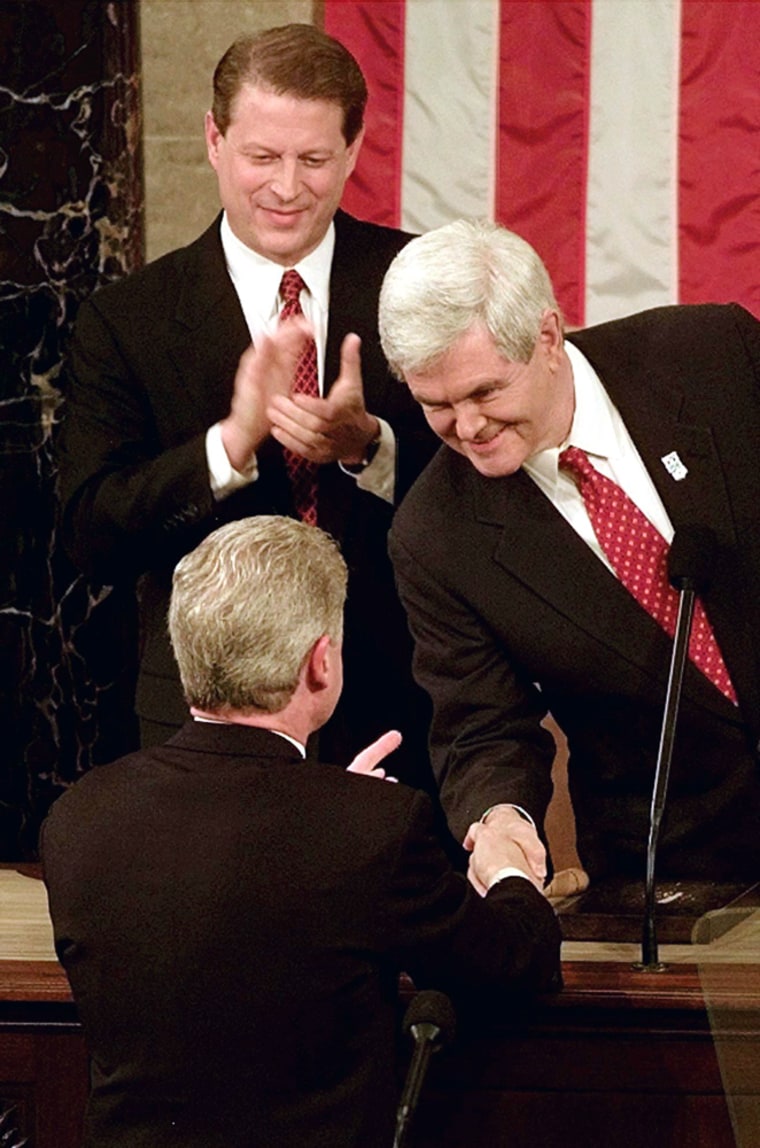 US President Bill Clinton (C) shakes hands with th