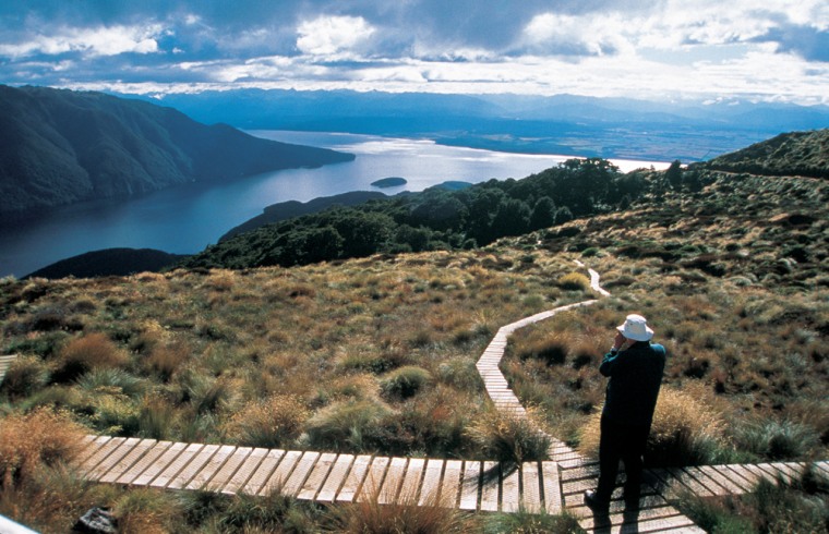 The 60 kilometre Kepler Track rewards serious hikers with full-strength high country scenery. The track leads to views of lakes Te Anau and Manapouri, the alpine grasslands of Jackson Peaks and spectacular U-shaped glacial valleys. Department of Conservation huts provide accommodation during the 4 day walk.Fiordland