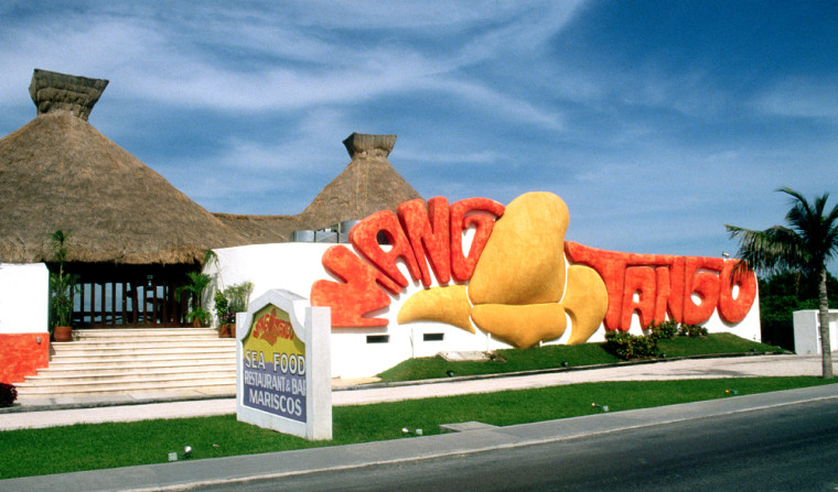 Facade of Mango Tango Restaurant in Cancun
