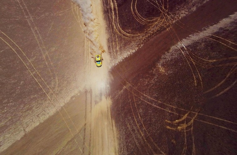 رانندگان داكار از طريق صحراي شيلي رقابت مي‌كنند.
