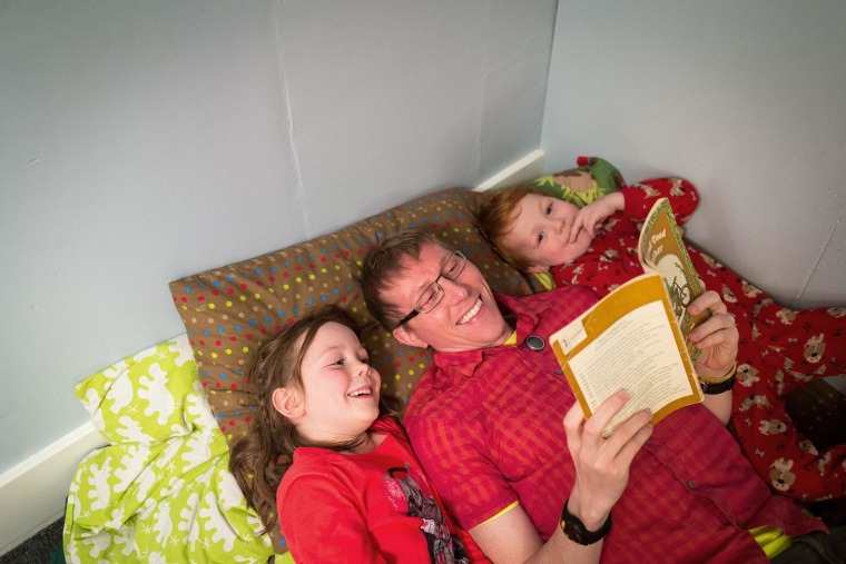 Father reads to his kids