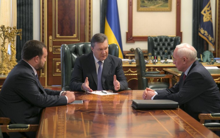 Image: Ukraine's president Viktor Yanukovych, center, meets with prime minister Nikolai Azarov, right, and first deputy prime minister Sergei Arbuzov, left on Jan. 21.