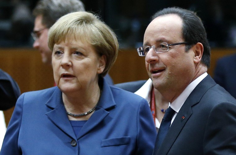 Image: Germany's Chancellor Merkel and France's President Hollande arrive at a EU leaders summit in Brussels