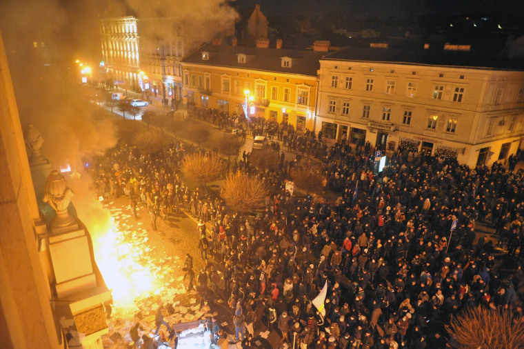 Image: Anti-government unrests in west-Ukrainian city of Lviv