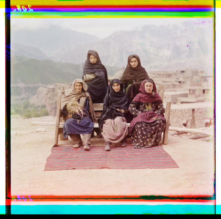Image: A group of women pose outside in Dagestan, circa 1907-1915