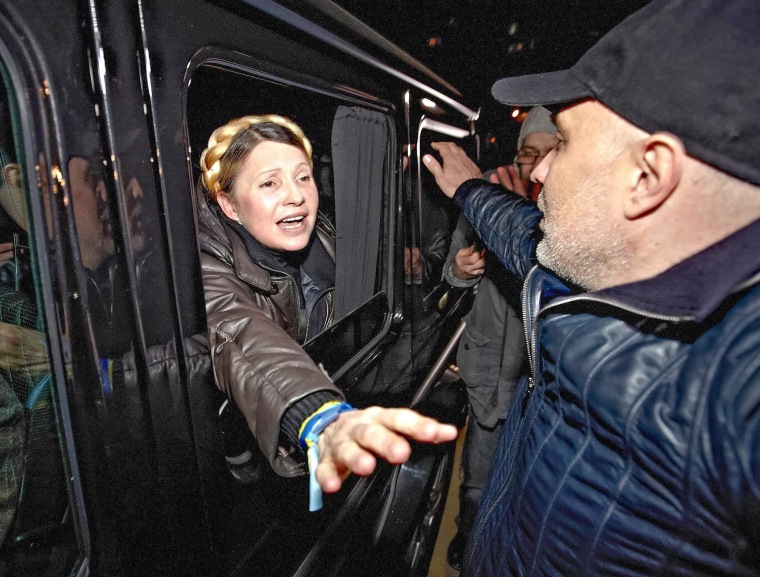 Image: Yulia Tymoshenko freed, leaving hospital