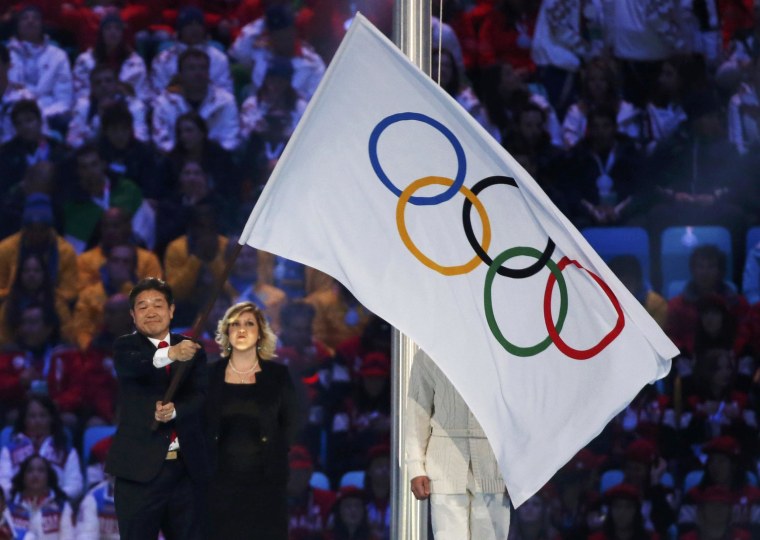 Image: Pyeongchang Mayor Sok-ra waves the Olympic flag during the closing ceremony for the Sochi 2014 Winter Olympics