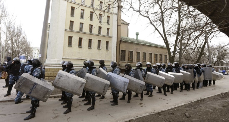 Image: \"Berkut\" members in the eastern city of Donetsk on Feb. 23