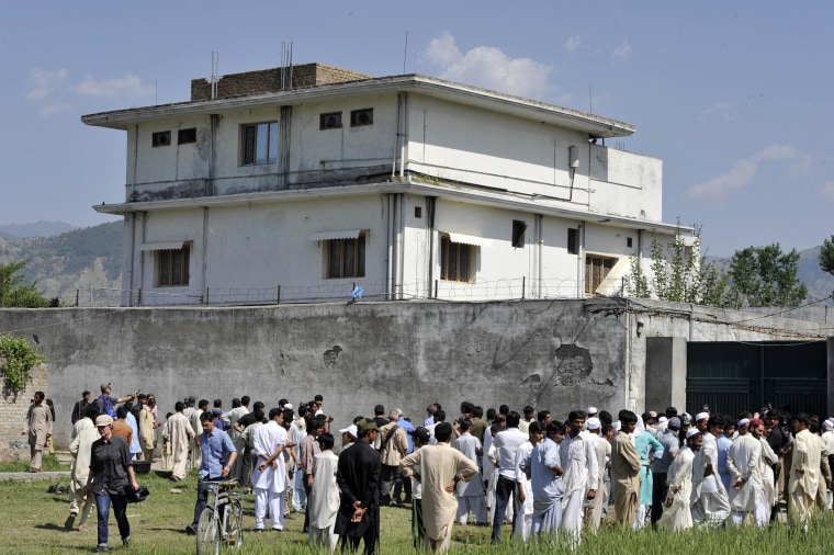 Pakistani media personnel and local resi