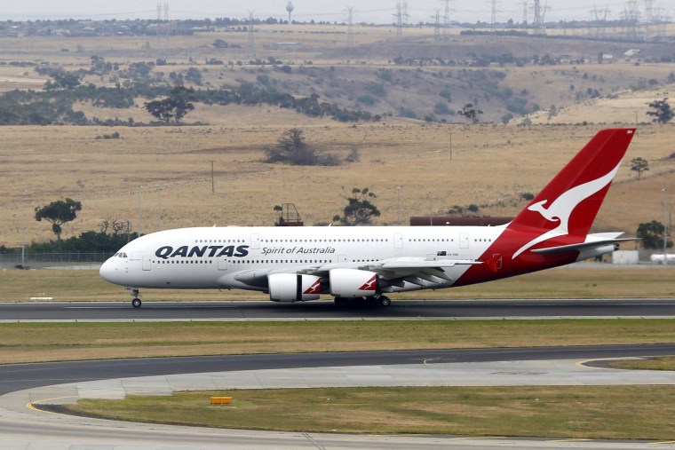 Image: Qantas announces 5,000 jobs to go after loss