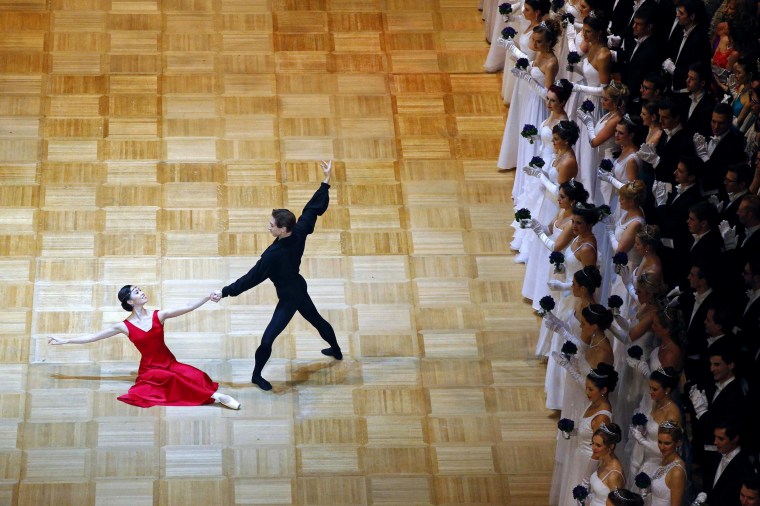 Image: Dancers of the state opera ballet perform at the Opera Ball in Vienna