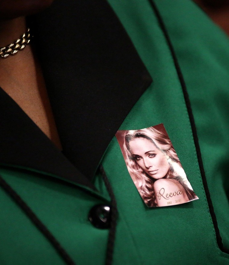 Image: Woman wears photo of Reeva Steenkamp in court