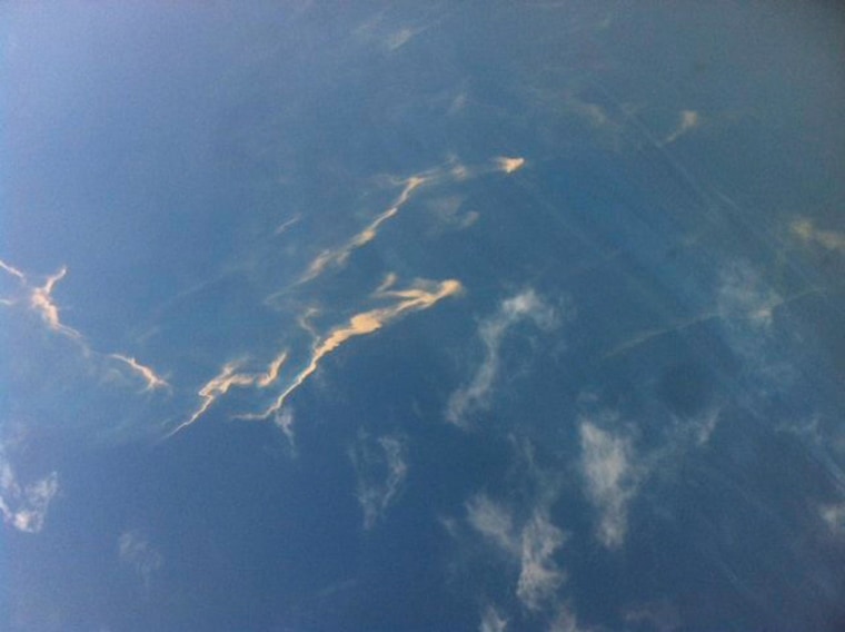 Image: An aerial view of an oil spill is seen from a Vietnamese Air Force aircraft in the search area for a missing Malaysia Airlines plane