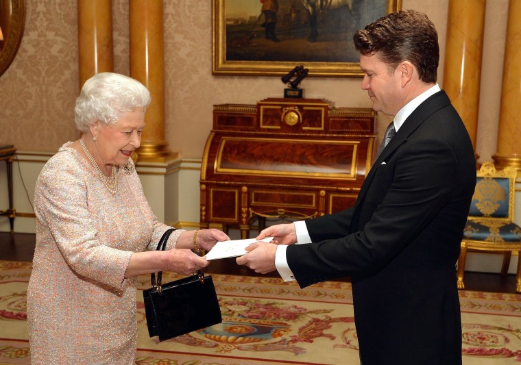 US Ambassador Matthew Winthrop Barzun presents his credentials to Britain's Queen Elizabeth II