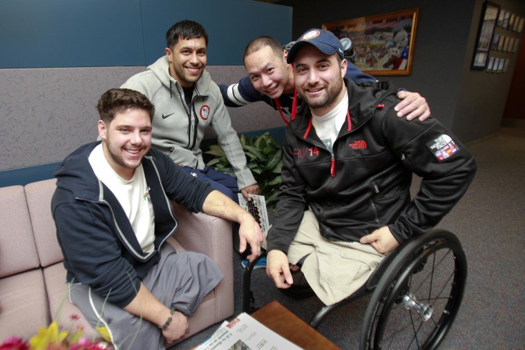 Image: US military veterans on the 2014 U.S. Paralympic sled hockey team