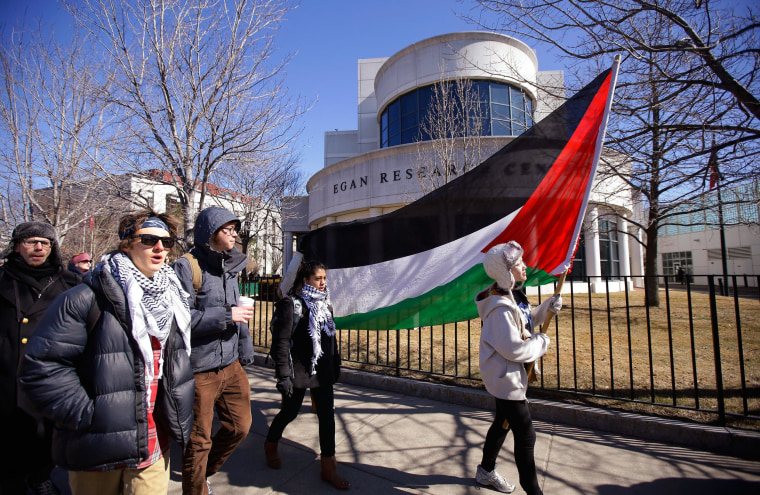 Image:Students and supporters march across campus during a protest in support of Palestinians