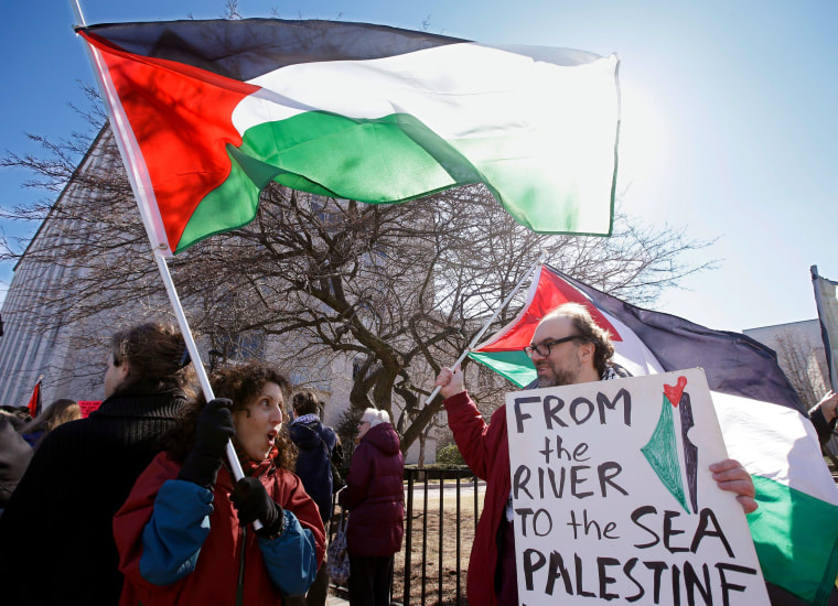 Image:Protestors march along Huntington Avenue at Northeastern University in support of Palestinians.