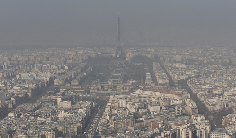 Image: The Eiffel Tower and a smoggy Paris skyline