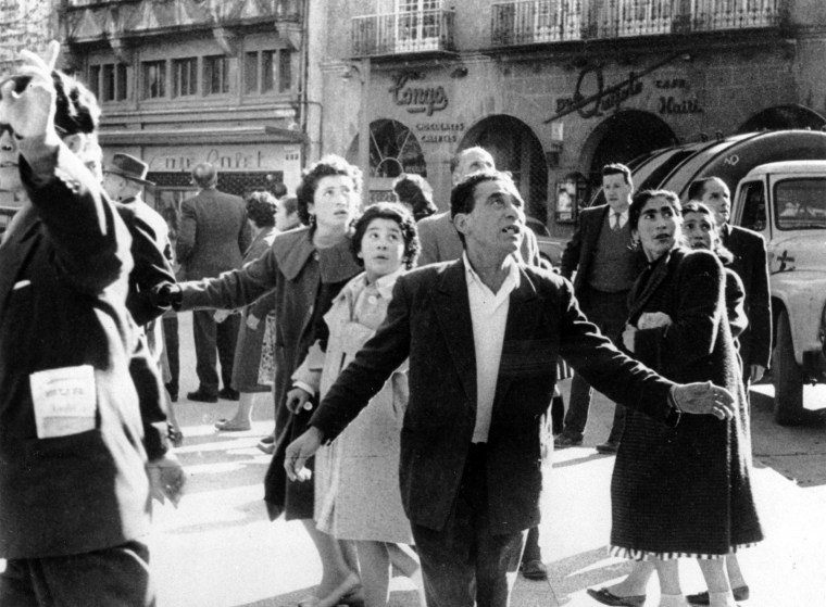 Image: Men and women on a main street in Concepcion, Chile, s an earthquake hits the country on May 21, 1960.