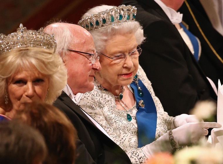 Image: Britain's Queen Elizabeth II, right, and Irish President Michael D. Higgins, center