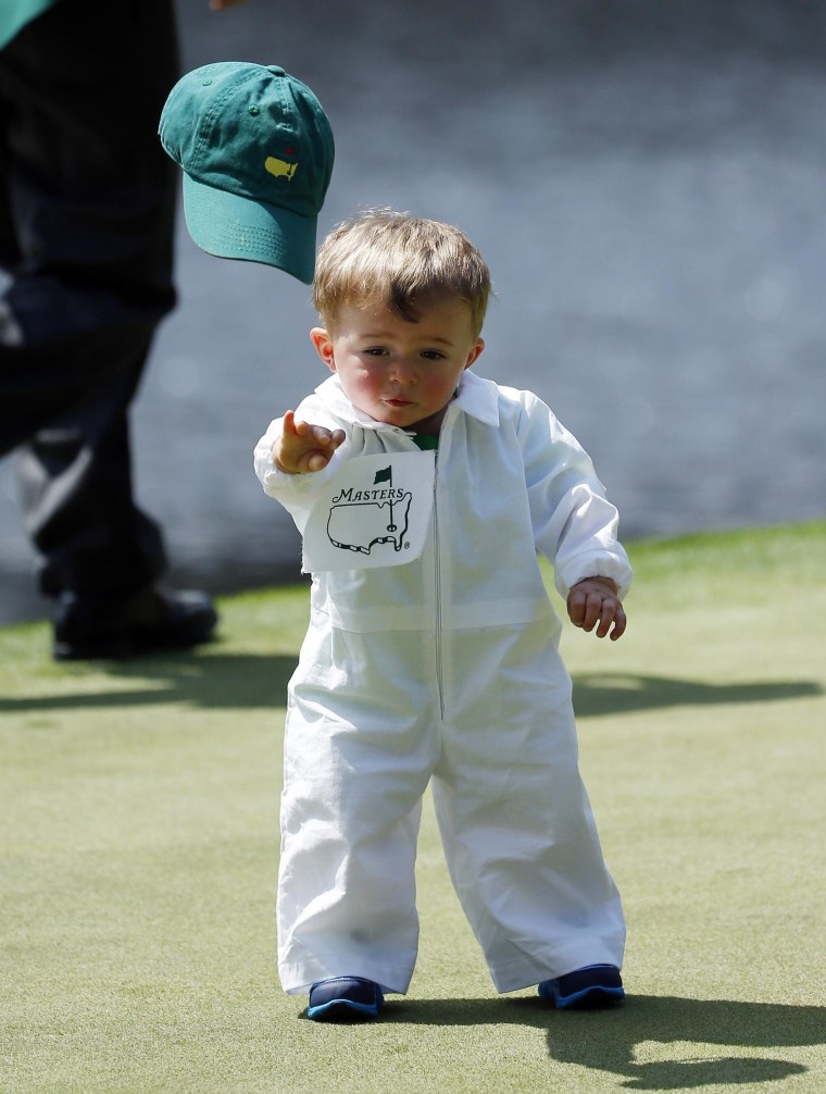 Image: Scott Stallings' son Finn throws off his cap on the fourth green