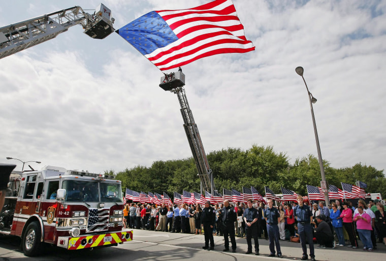 Image: Memorial service honoring those killed in fertilizer plant explosion