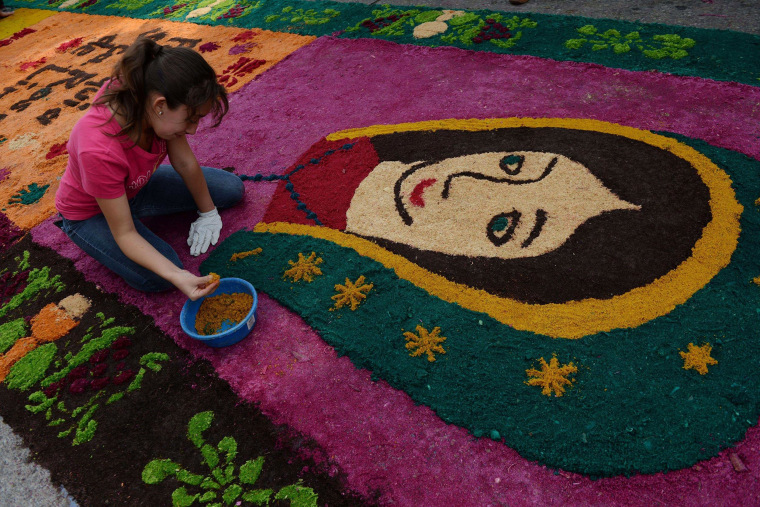 Image: GUATEMALA-RELIGION-HOLY WEEK-GUINNESS-CARPET