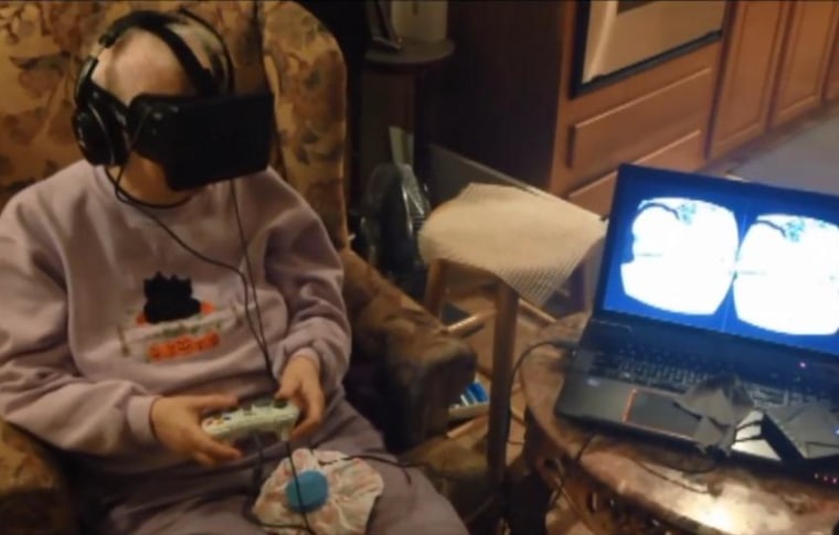 Roberta tries the Oculus Rift for the first time.