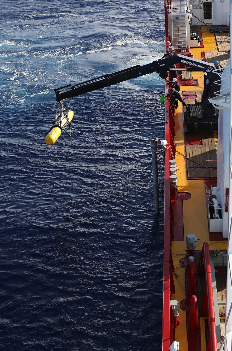Image: Bluefin-21 is craned into southern Indian Ocean on April 16