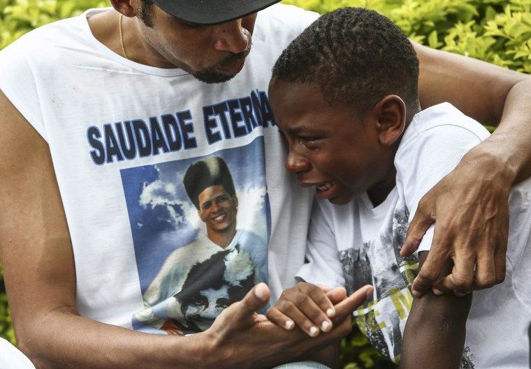 Image: Tension rises in Rio slum after death of dancer