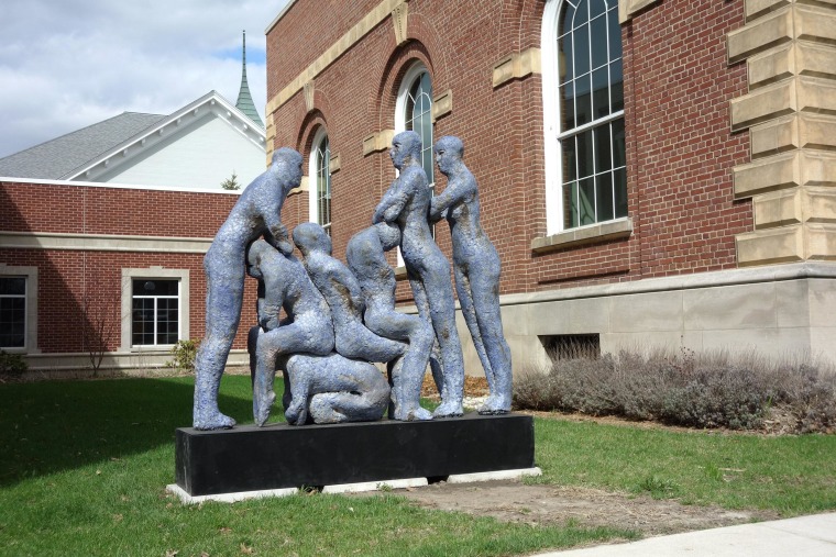 Image: The sculpture "Blue Human Condition"