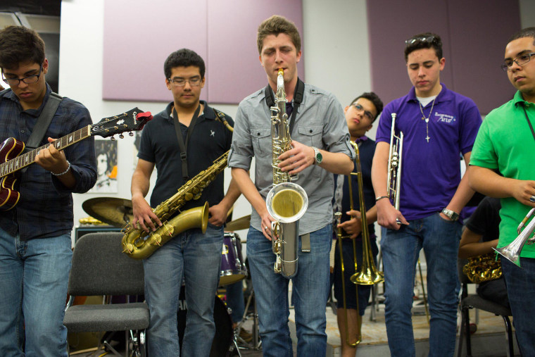 Image: Florida prep jazz band learns from professional