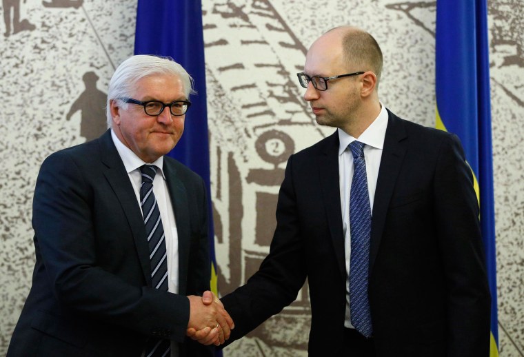 Image: German Foreign Minister Steinmeier and Ukrainian Prime Minister Yatseniuk take part in a news conference at Borispol airport in Kiev
