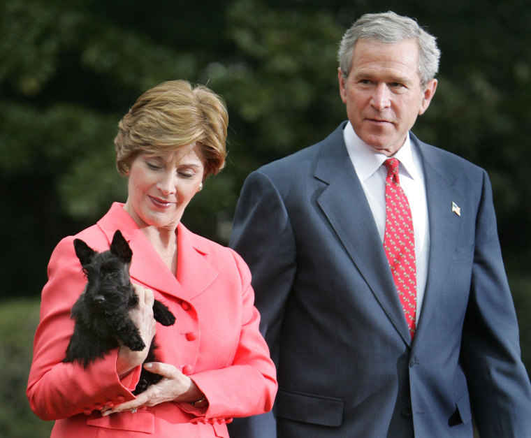 Image: President Bush and first lady Laura Bush show off their puppy Miss Beazley