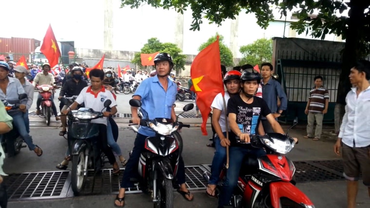 Image: Protesters enter a factory during an anti-China protest in Vietnam