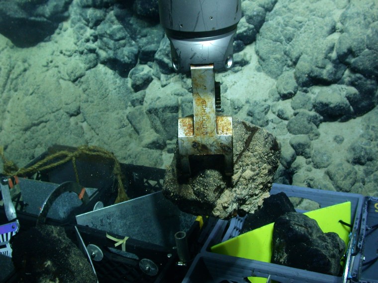 Image: Volcano sampling from the Ka‘ena Volcano in Hawaii