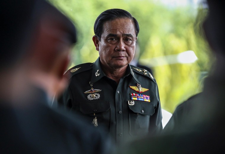 Image: Thai Army chief General Chan-ocha arrives before a meeting with high ranking officials at the Army Club, after the army declared martial law nationwide to restore order in Bangkok