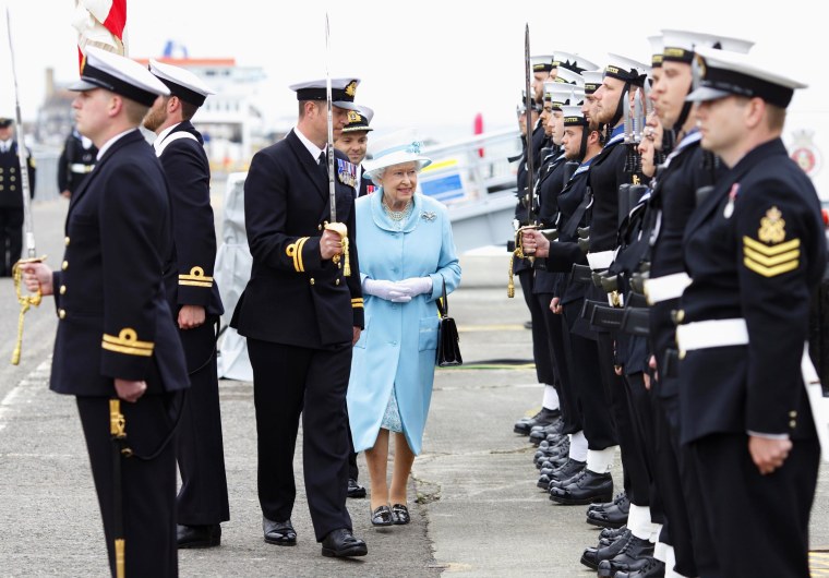 Hello, Sailors! Queen Elizabeth Visits Crew of British Ship