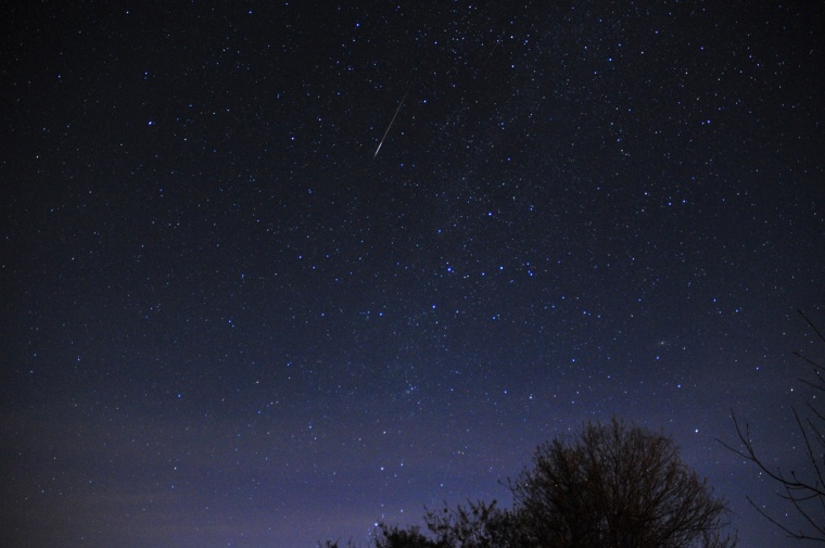 Image: A meteor shoots across the sky