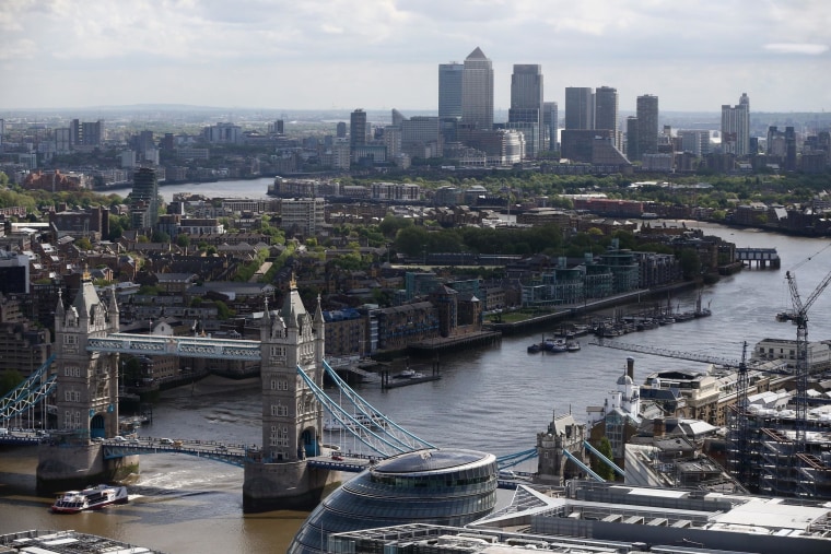 London beats New York as the favorite city in which to work overseas, a new survey says.