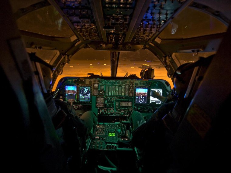 Boeing’s CONECT system brings color screens and new technology to the stalwart B-52. Pictured here is the cockpit of the B1 bomber, equipped with a similar system.