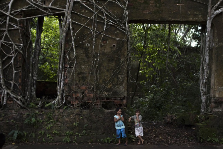 Image: ruins of Paricatuba