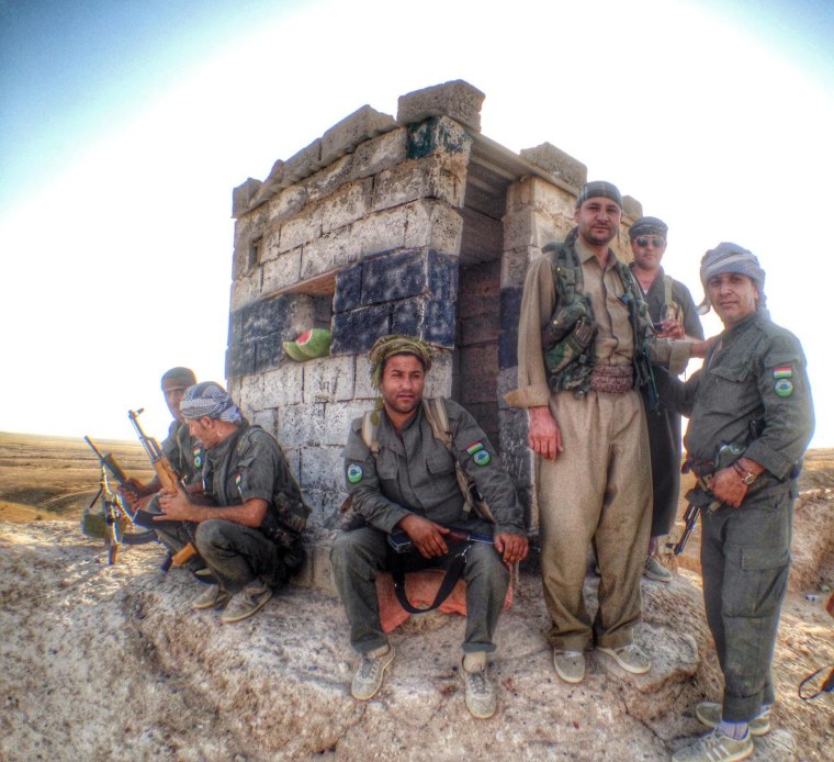 Image: Kurdish Peshmerga on duty near Jalawla, Iraq