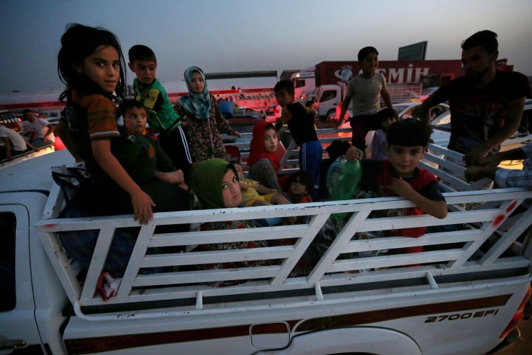 Image: Fleeing Iraqi citizens from Mosul and other northern towns