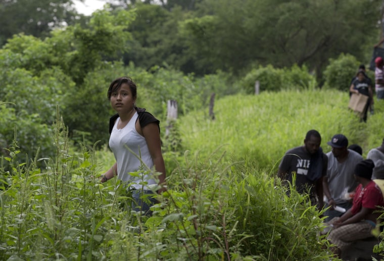 Image: Guatemalan migrant Gladys Chinoy, 14, waits along with more than 500 other migrants